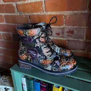 L’ARTISTE Fantastic Booties Floral Embroidered Genuine Leather Women's Boots 9